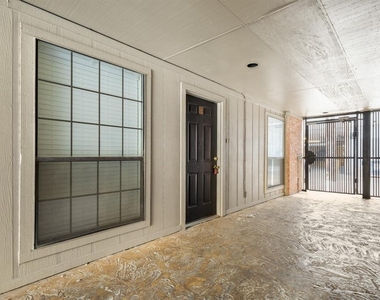 2401 Leon St - Photo Thumbnail 15