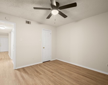 2401 Leon St - Photo Thumbnail 9