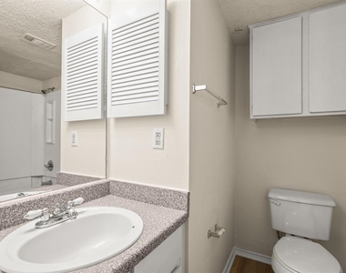 2401 Leon St - Photo Thumbnail 13