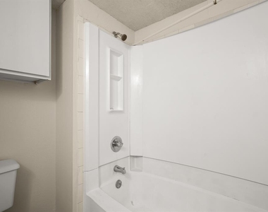 2401 Leon St - Photo Thumbnail 14