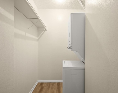2401 Leon St - Photo Thumbnail 12