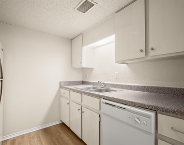 2401 Leon St - Photo Thumbnail 5