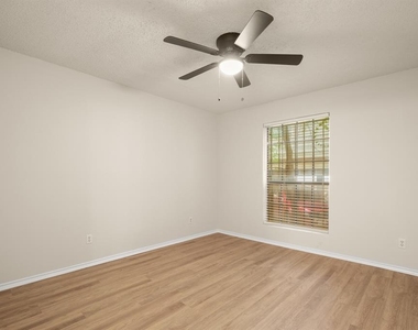 2401 Leon St - Photo Thumbnail 8