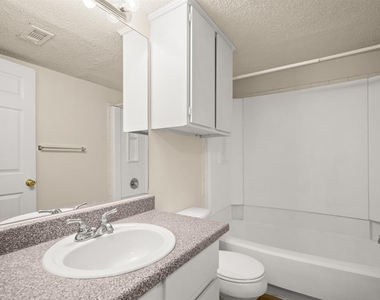 2401 Leon St - Photo Thumbnail 7