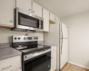 2401 Leon St - Photo Thumbnail 4