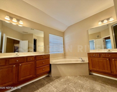 1462 Scenic Oaks Drive - Photo Thumbnail 16