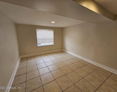 925 Phillips Street - Photo Thumbnail 6