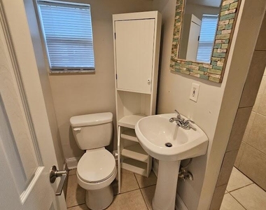 925 Phillips Street - Photo Thumbnail 8