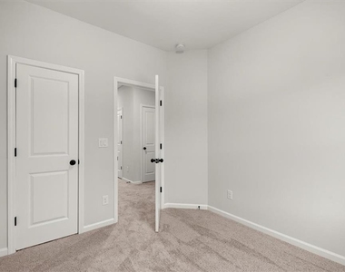741 Payton Lane - Photo Thumbnail 33