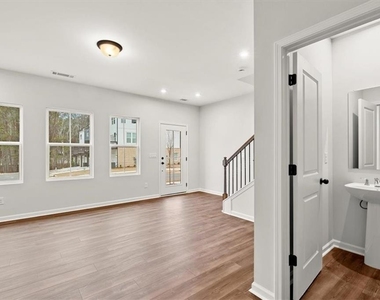 741 Payton Lane - Photo Thumbnail 9