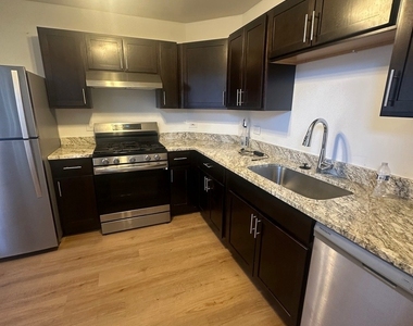 1942 Heron Avenue - Photo Thumbnail 5