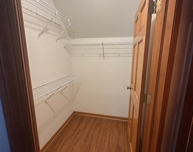1942 Heron Avenue - Photo Thumbnail 14