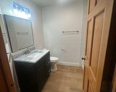 1942 Heron Avenue - Photo Thumbnail 11