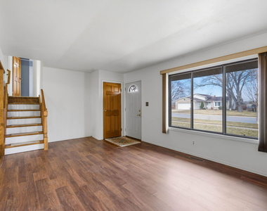 409 Kensington Drive - Photo Thumbnail 8
