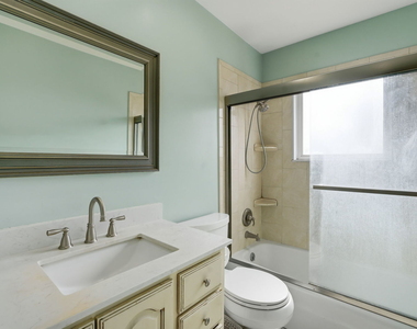 409 Kensington Drive - Photo Thumbnail 20