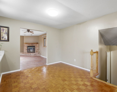 409 Kensington Drive - Photo Thumbnail 5