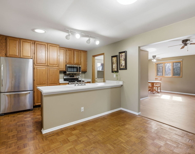 409 Kensington Drive - Photo Thumbnail 4
