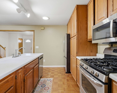 409 Kensington Drive - Photo Thumbnail 3