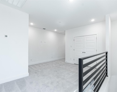 610 E 41st Street - Photo Thumbnail 15