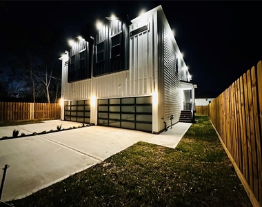 610 E 41st Street - Photo Thumbnail 1