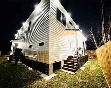 610 E 41st Street - Photo Thumbnail 19