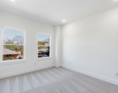 610 E 41st Street - Photo Thumbnail 11