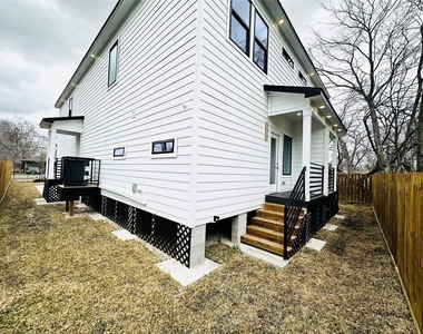 610 E 41st Street - Photo Thumbnail 17