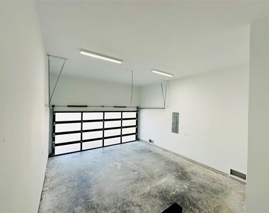 610 E 41st Street - Photo Thumbnail 16