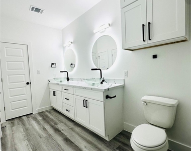 610 E 41st Street - Photo Thumbnail 14