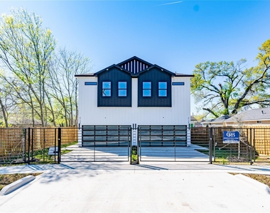 610 E 41st Street - Photo Thumbnail 4