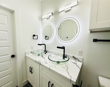 610 E 41st Street - Photo Thumbnail 10