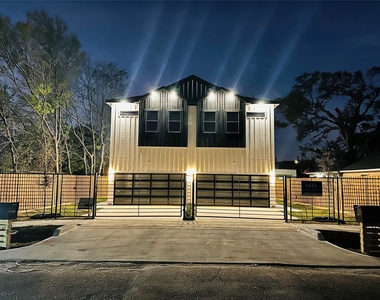 610 E 41st Street - Photo Thumbnail 3