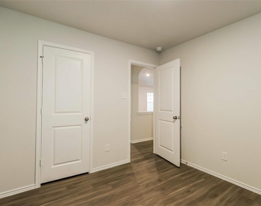 2348 Blue Opal Lane - Photo Thumbnail 6