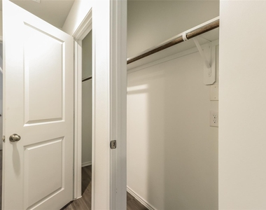 2348 Blue Opal Lane - Photo Thumbnail 12