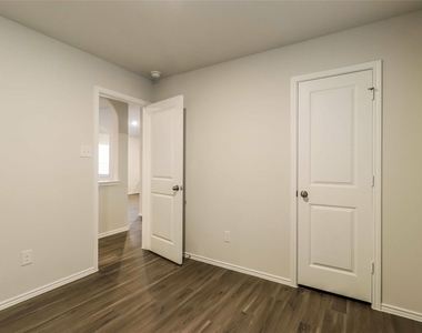 2348 Blue Opal Lane - Photo Thumbnail 7