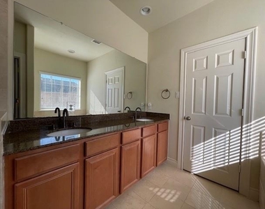9103 Creekstone Lake Drive - Photo Thumbnail 23