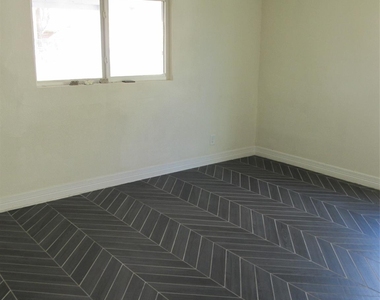 1213 Trimm Avenue - Photo Thumbnail 9