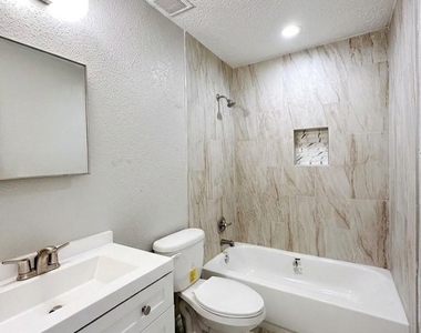 9302 Golden Sunshine Drive - Photo Thumbnail 10