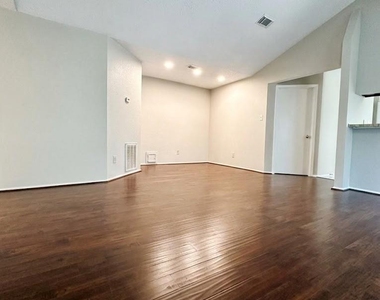 9302 Golden Sunshine Drive - Photo Thumbnail 3