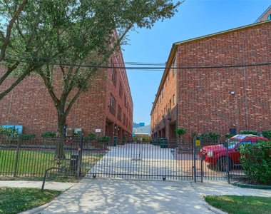 2422 Navigation Boulevard - Photo Thumbnail 1