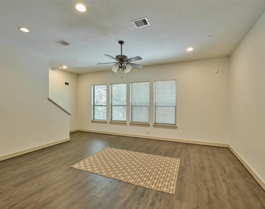 2422 Navigation Boulevard - Photo Thumbnail 9