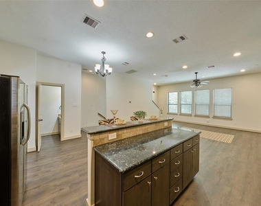 2422 Navigation Boulevard - Photo Thumbnail 17