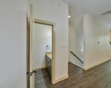 2422 Navigation Boulevard - Photo Thumbnail 18