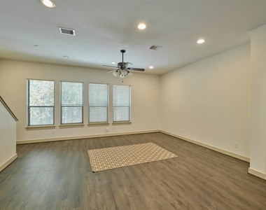 2422 Navigation Boulevard - Photo Thumbnail 8