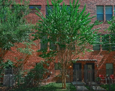 2422 Navigation Boulevard - Photo Thumbnail 2