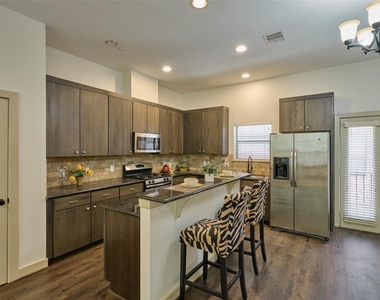 2422 Navigation Boulevard - Photo Thumbnail 13