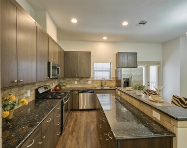 2422 Navigation Boulevard - Photo Thumbnail 15