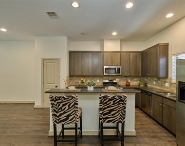 2422 Navigation Boulevard - Photo Thumbnail 14