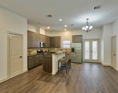 2422 Navigation Boulevard - Photo Thumbnail 12