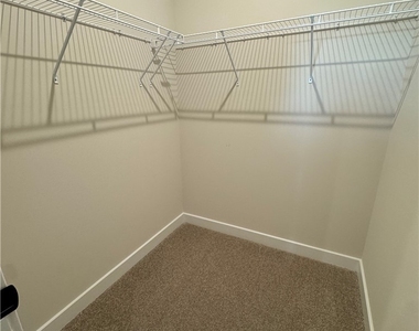 8001 Lake Laurel Ln - Photo Thumbnail 31